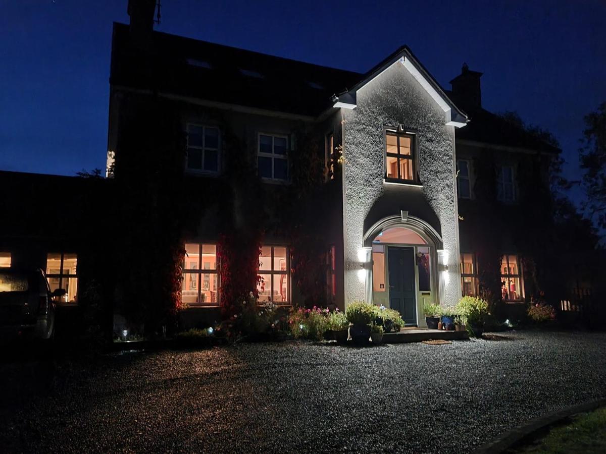 Lynster House Hotel Монахан Екстериор снимка