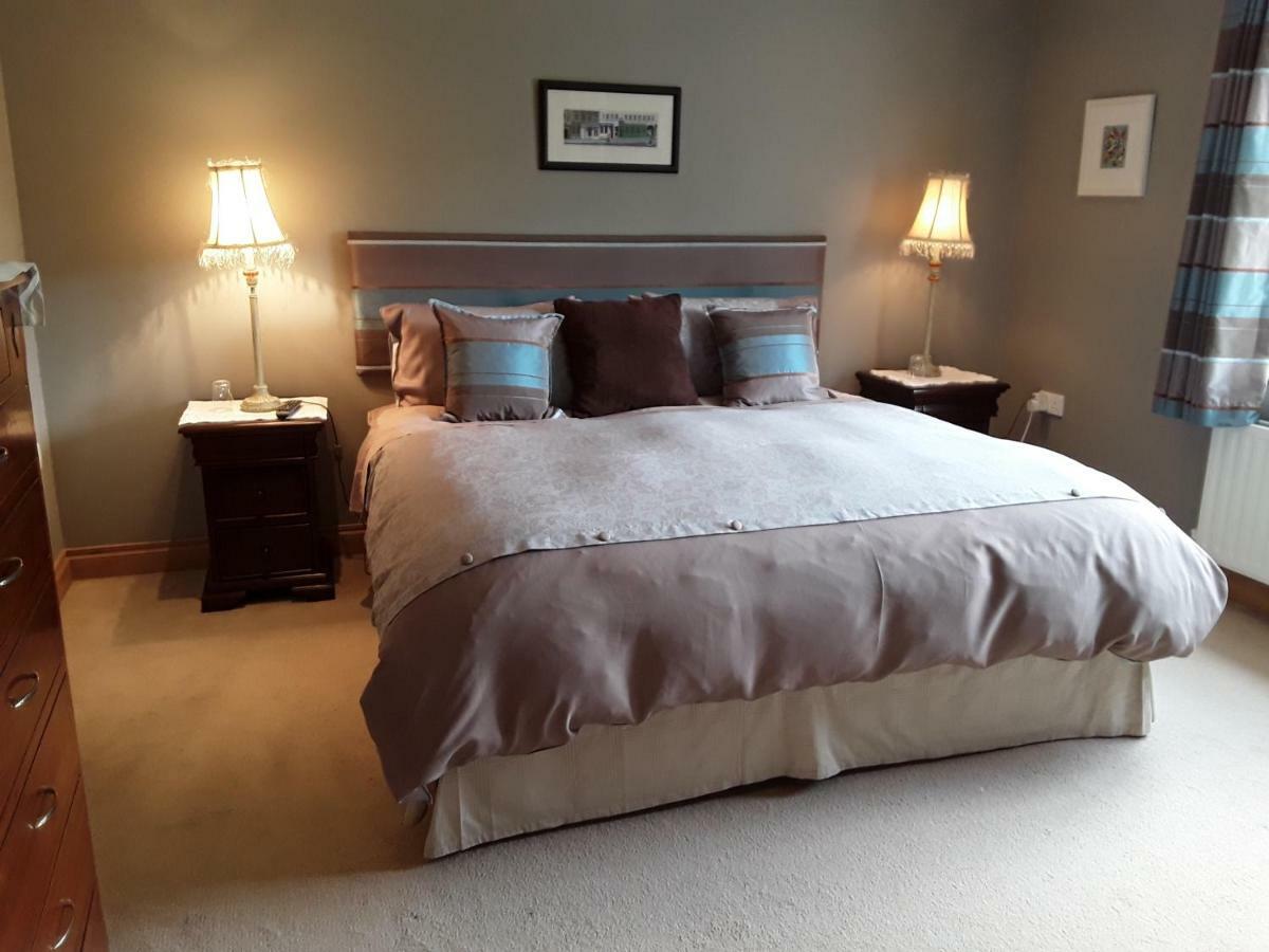 Lynster House Hotel Монахан Екстериор снимка